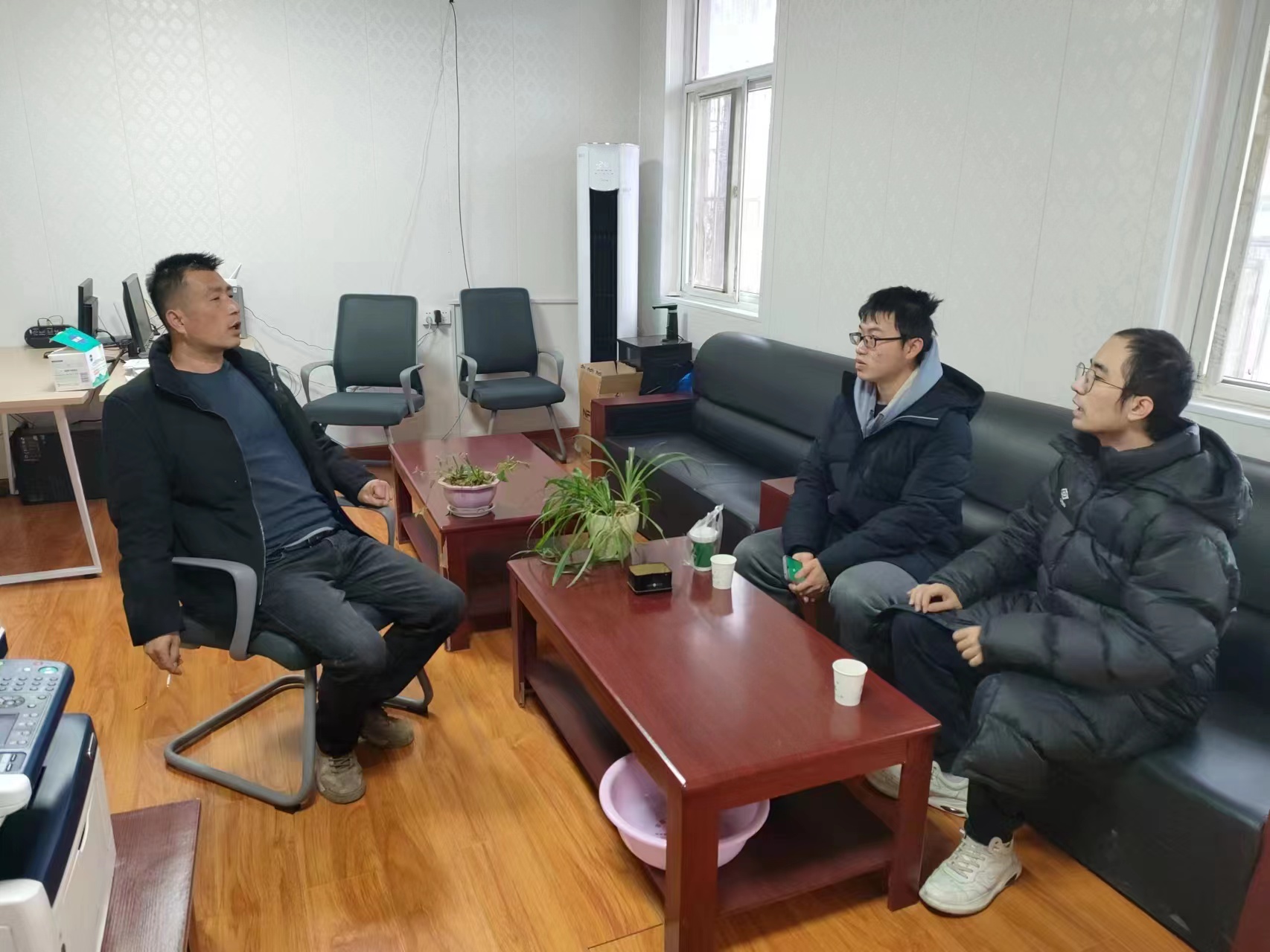 与乔书记交谈2.jpg
