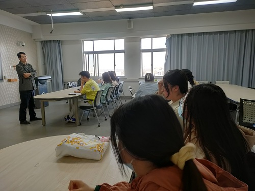 田老师发表讲话.jpg