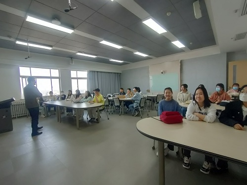 同学们积极互动.jpg