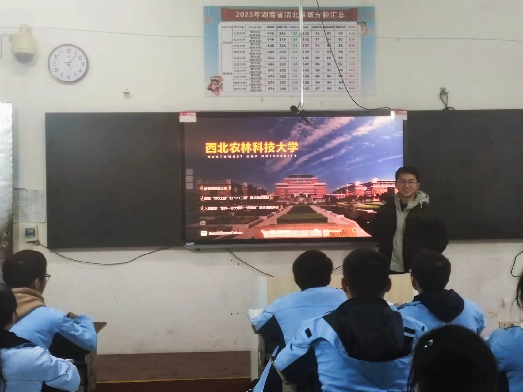 西农学子回访母校3.jpg