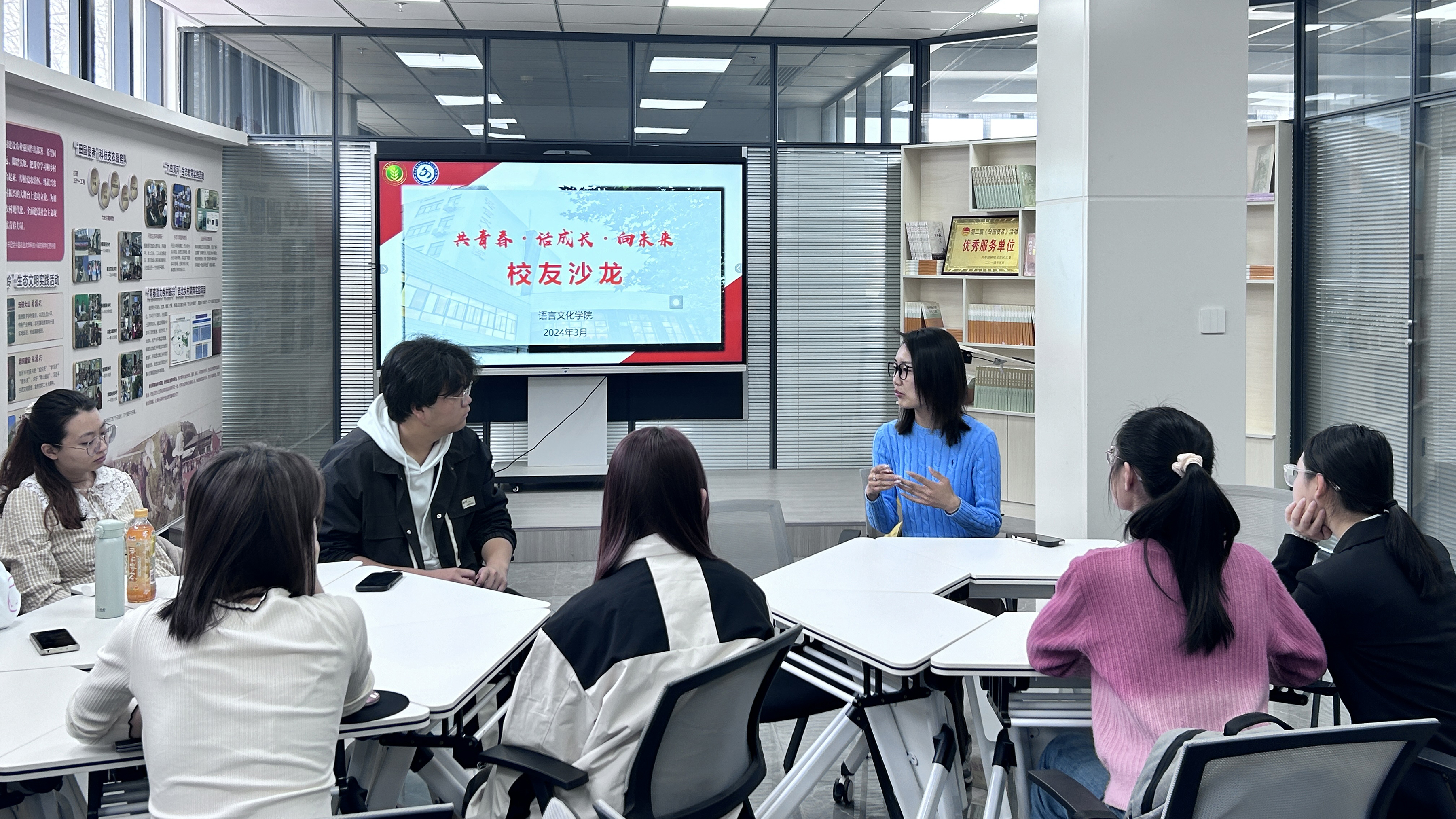 刘习校友与学生面对面交流.JPG
