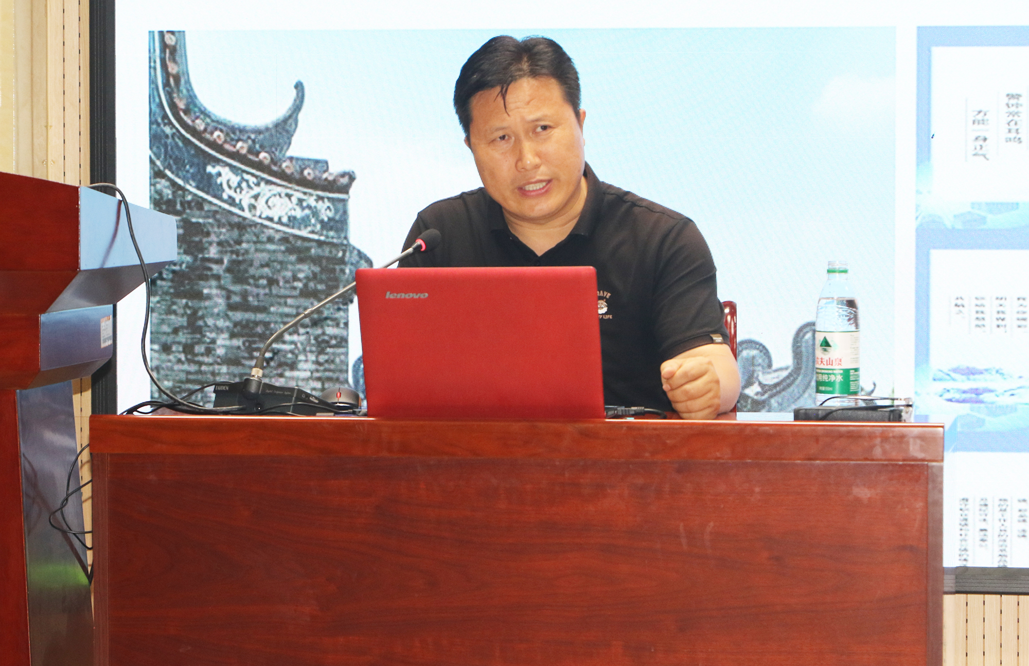 主讲人特写.jpg