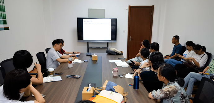 大英第一教研室举办“AI赋能课程建设”专题研讨会