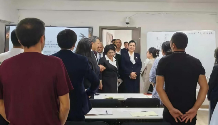 联合国开发计划署官员与乌国议员调研塔什干分校中文教学工作