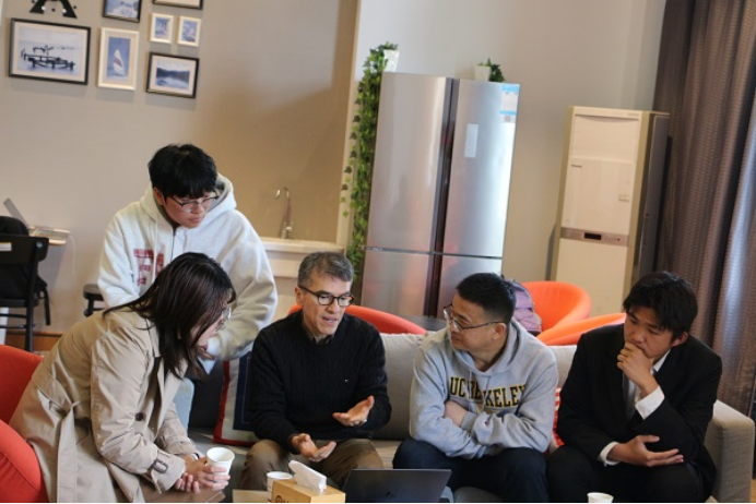 我院举办“人工智能与语言教学深度融合”圆桌研讨交流会