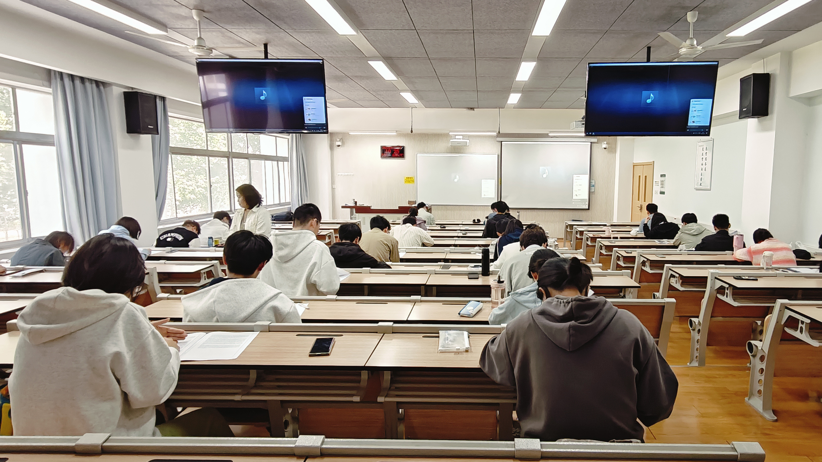 举办第六期雅思基础免费培训班