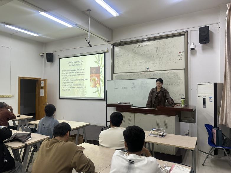 茶韵润课堂 文化架桥梁——语言文化学院汉教2301班教学技能实践课开课