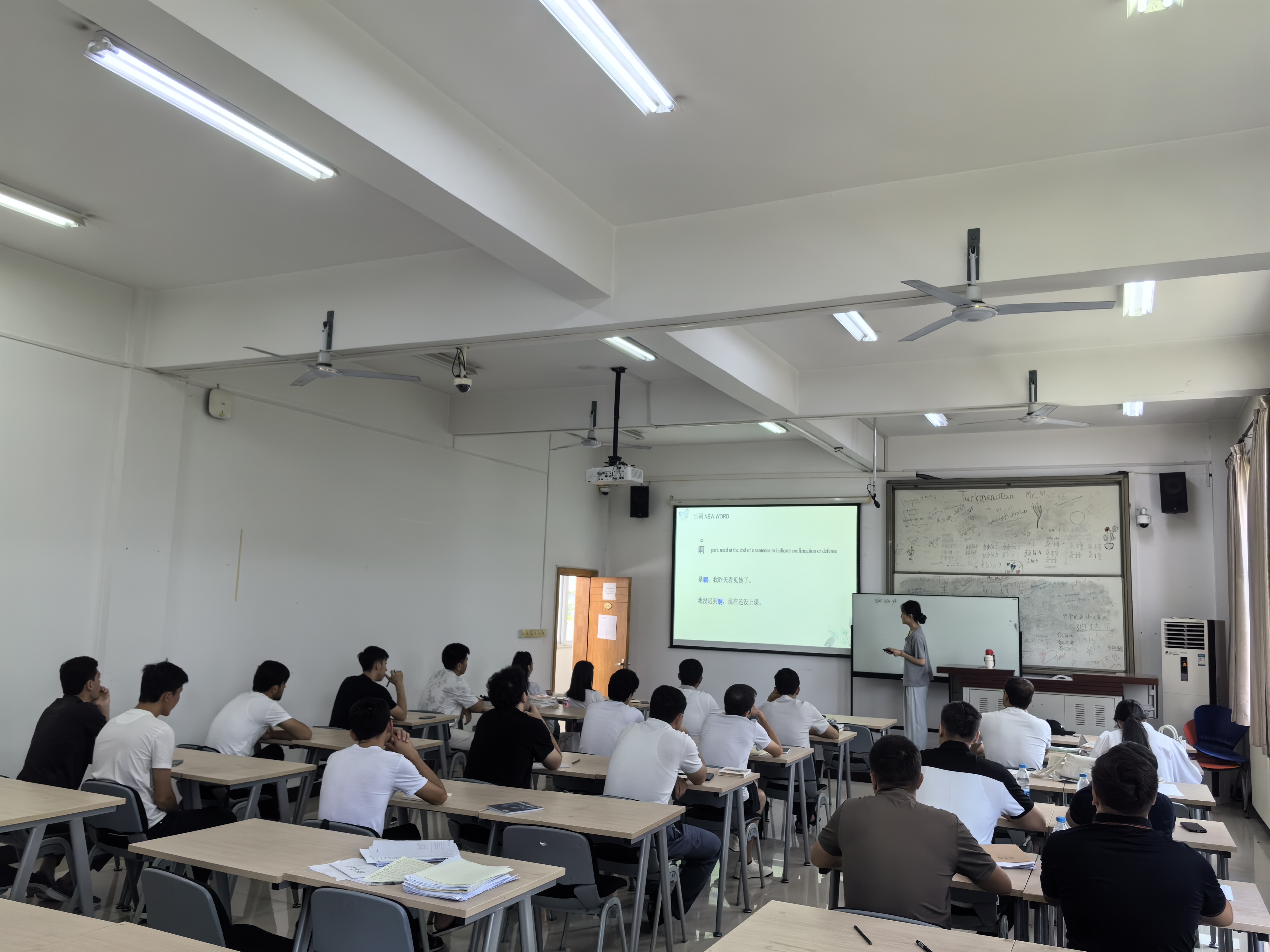 暑期汉语课堂为塔什干分校学生“充电”