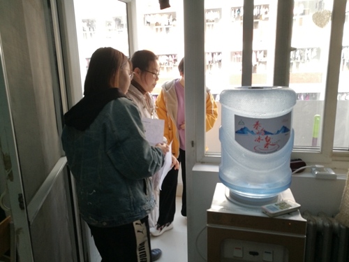 检查阳台卫生情况_副本.jpg