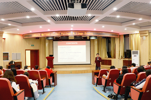 e543998d20de488ba29a4e188d2aaccf.jpg 报告会现场_副本.jpg