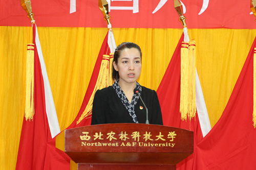 滕艳萍主持大会_副本.jpg