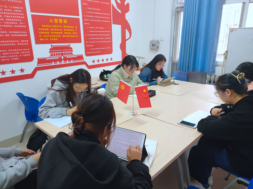 开展政治理论学习.jpg