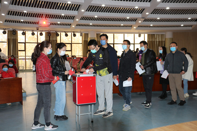 9a2a96e68a9549ba95a96d335264f33d.jpg 投票.jpg