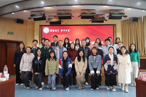 与会嘉宾和获奖学生合影.JPG