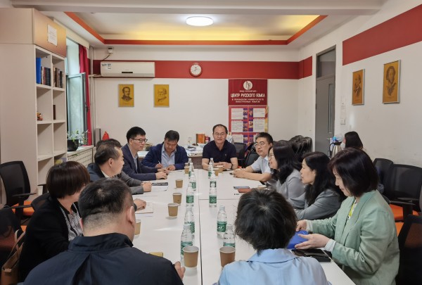 北京外国语大学俄语学院座谈.jpg